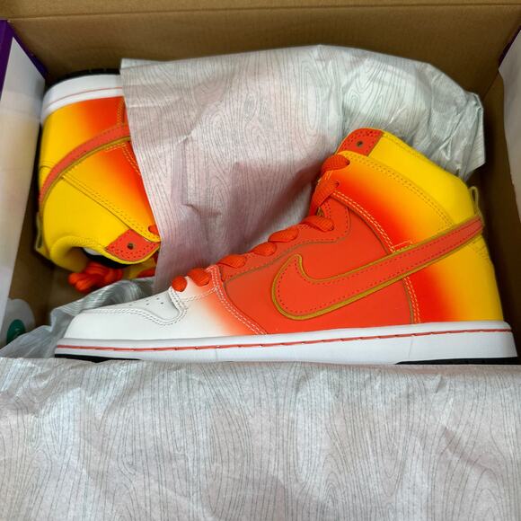 Nike SB Dunk High Sweet Tooth Candy Corn Size 7 Men/ 8.5 W FN5107-700 - Picture 2 of 5